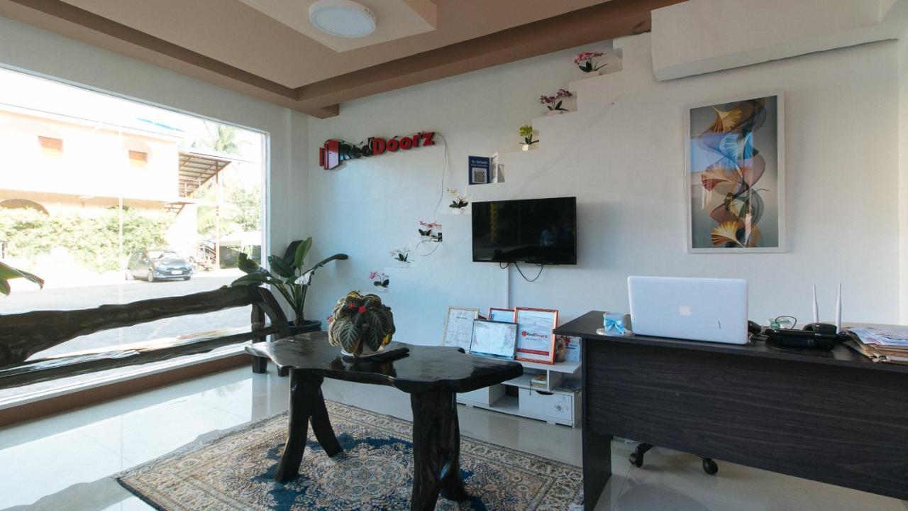 Reddoorz Plus Near Municipality Of Luisiana Laguna Exterior photo